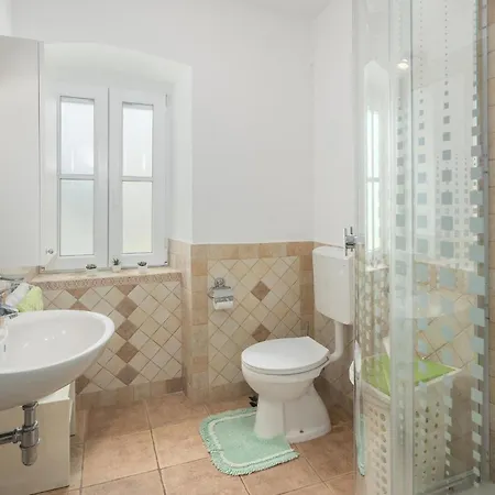 4 Bedroom Amazing In Prázdninový dům