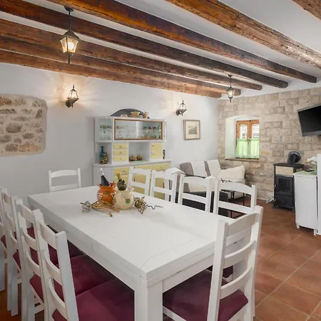 Holiday home 4 Bedroom Amazing In *