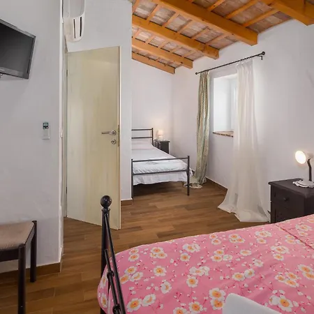 Holiday home 4 Bedroom Amazing In