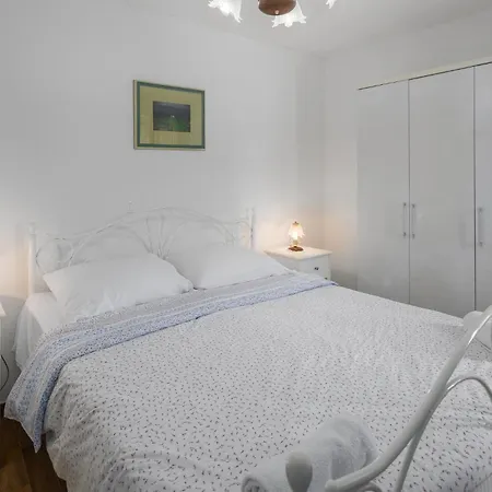 Holiday home 4 Bedroom Amazing In Porec